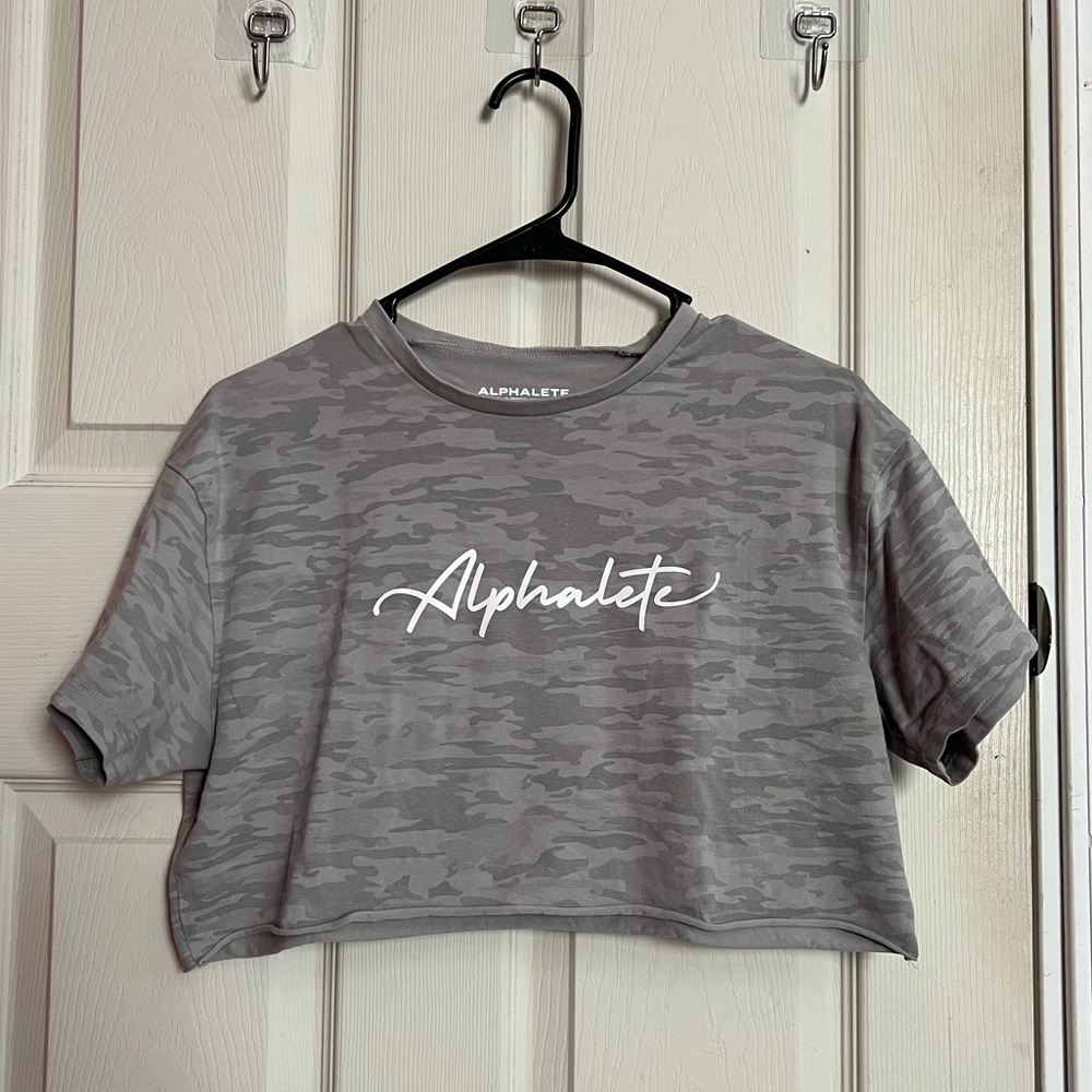 Women’s Alphalete Cropped shirt